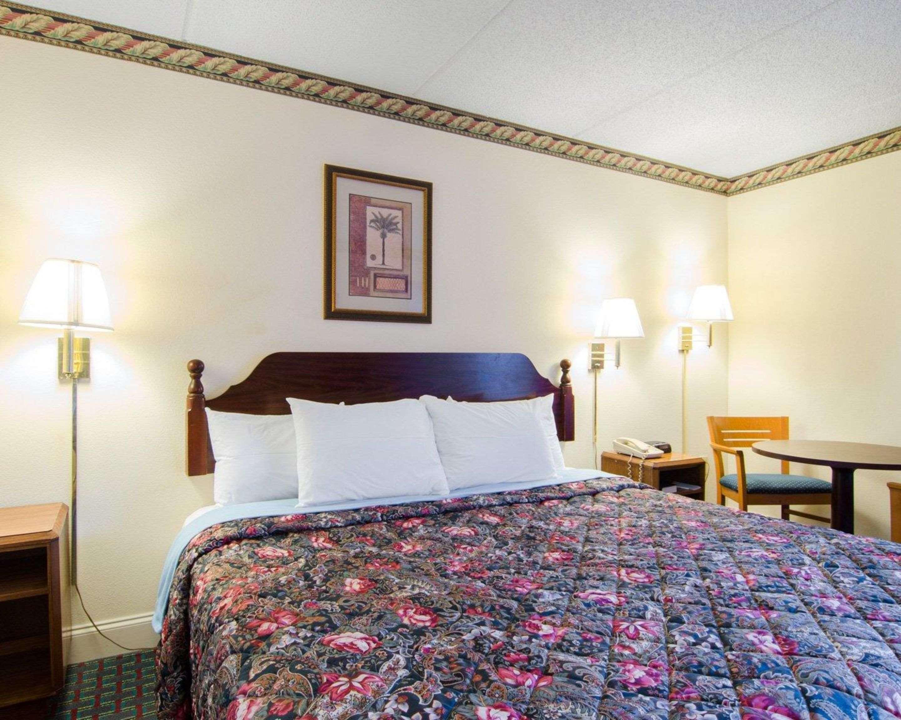 Rodeway Inn Norcross Buitenkant foto