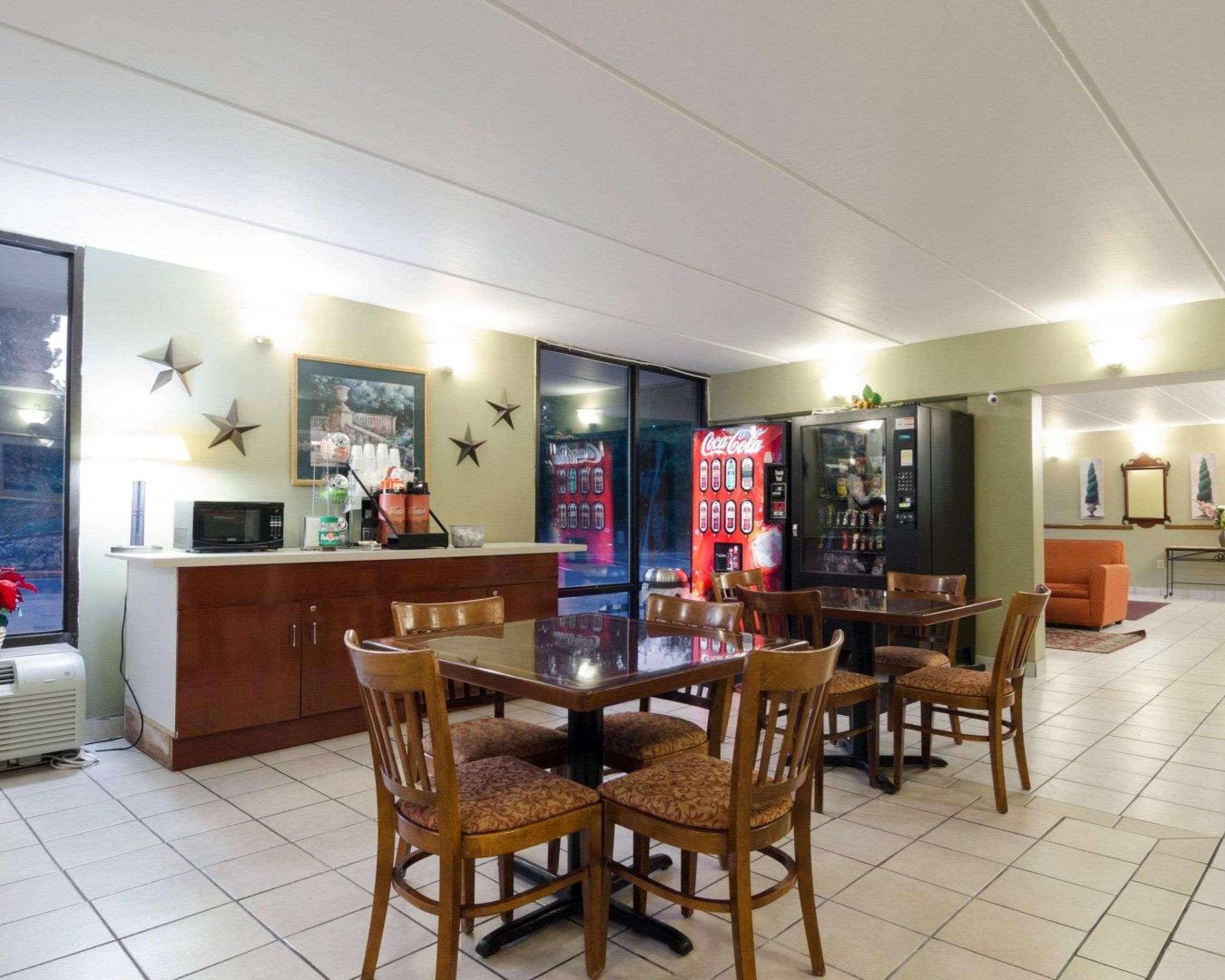 Rodeway Inn Norcross Buitenkant foto