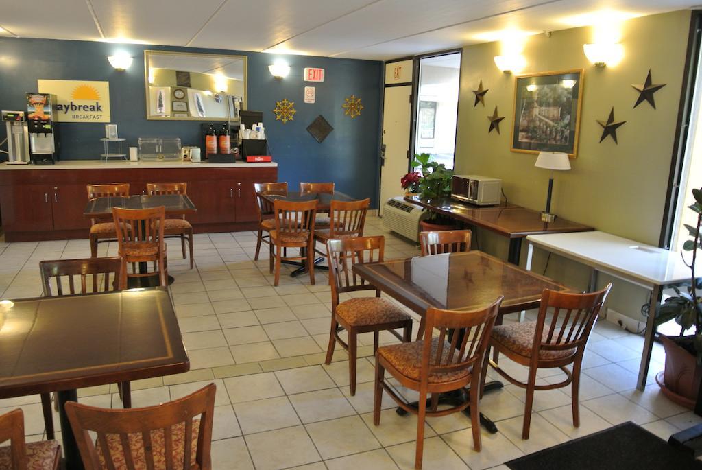 Rodeway Inn Norcross Buitenkant foto